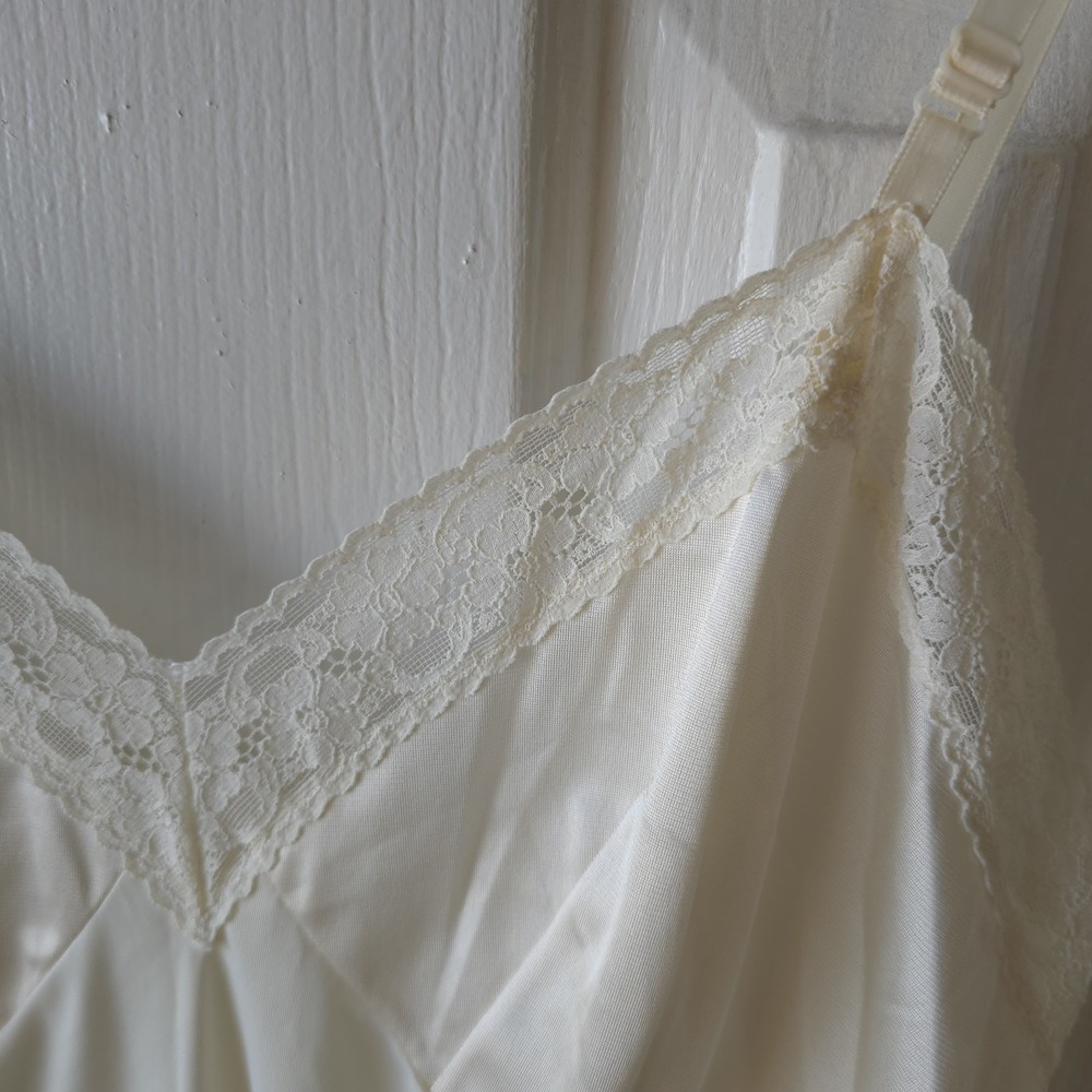Full Slip Vanity Fair Vintage Nylon Size 38 Ivory - Picture 3 of 8